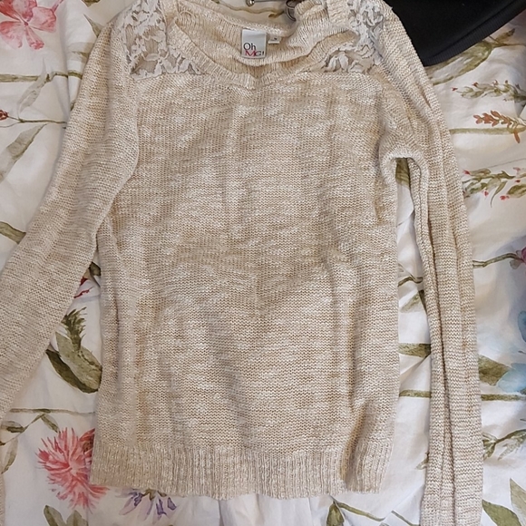 Knit sweater with lace shoulders - Picture 1 of 2